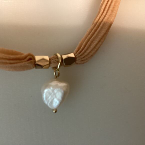 2508 NWOT Choker Necklace Soft Ribbed Material With Pearl 18" - Picture 2 of 3